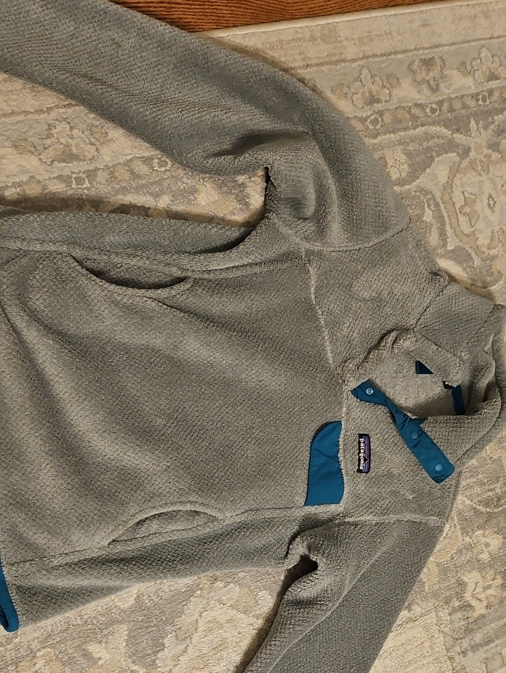 Patagonia Women’s Light Gray Fleece Zip-Up with Teal Trim